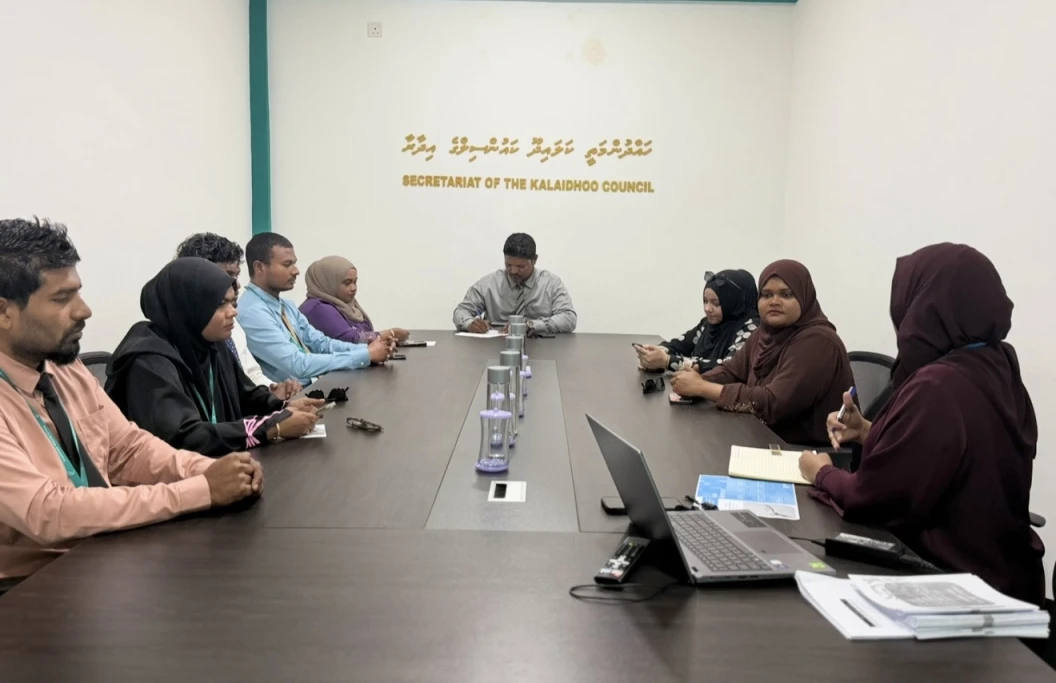 ބިޒްނަސް ސެންޓާރ ކޯޕަރޭޝަންގެ ފަރާތުން ކައުންސިލާއި އަދި އ.ތ.މ ކޮމިޓީ އާއިއެކު ބޭއްވުނު ބައްދަލުވުން