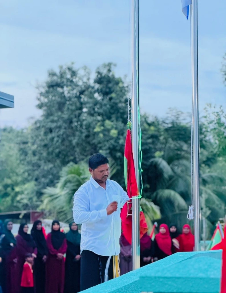 ޤައުމީ  ދުވަސް ފާހަގަ ކުރުމުގެ ގޮތުން ކުރިޔަށް ގެންދިޔަ ދިދަ ނެގުމުގެ ރަސްމިއްޔާތުގެ ތެރެއިން