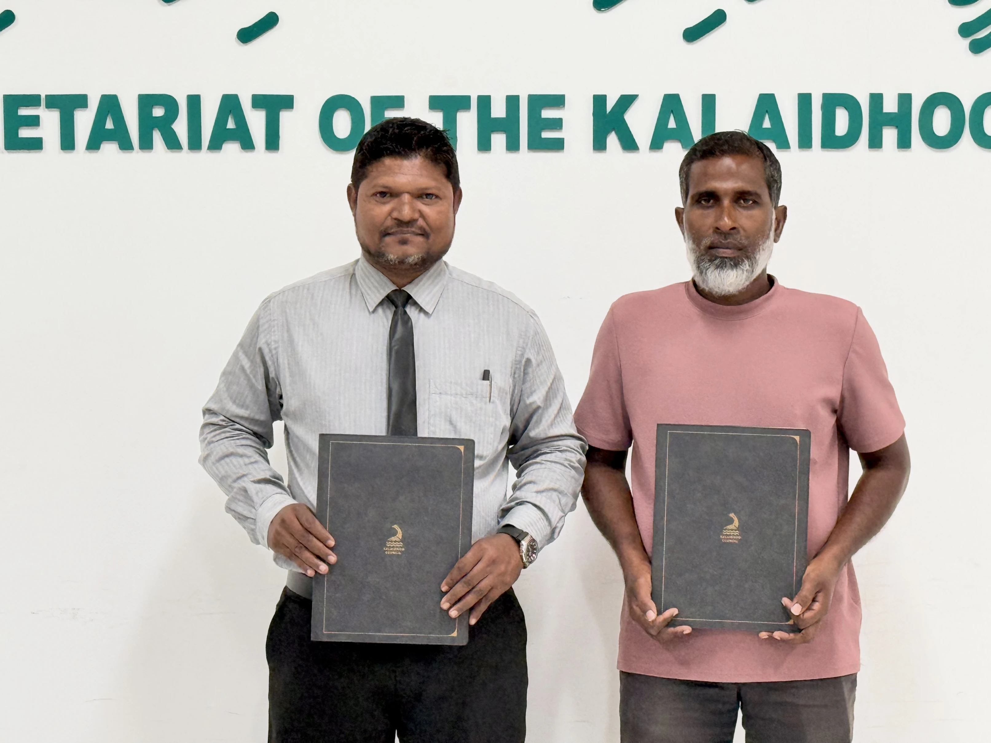 ކަލައިދޫގައި ތަރައްޤީކުރާ އައު ފުޓްސަލް ދަނޑުގެ ބައެއް މަސައްކަތްތައް އަމިއްލަތަކެތީގައި ކުރުމަށް، ހެވީ އެލްމުނިއަމް އާއި އެކު 07 އޮކްޓޯބަރ 2026 ގައި ވަނީ ސޮއިކުރެވިފައި